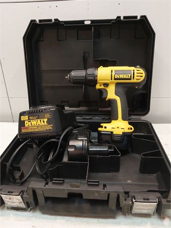 DeWalt 18V Cordless Drill/Driver Kit with Case & Charger 3