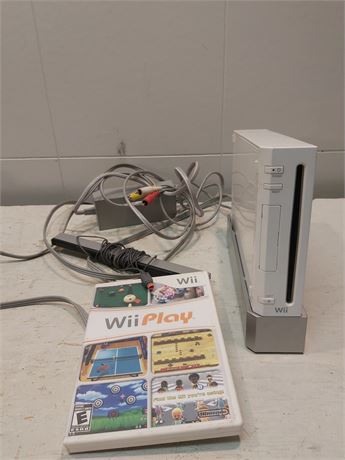 ​Nintendo Wii Console Bundle + Essential Wii Play Game 2