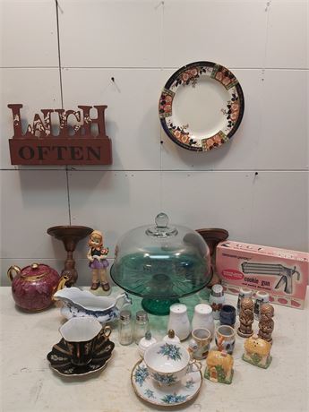 Vintage Tableware and Kitchen Collectibles 15