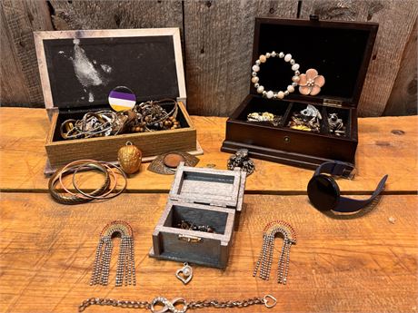 Vintage-style Estate Jewelry & Trinket Lot – Rainbow Rhinestones 17