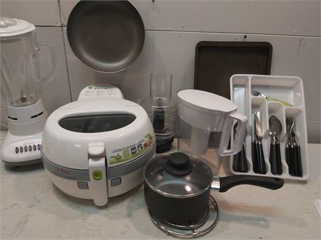 ​Essential Kitchen Appliance and Cookware Collection 12