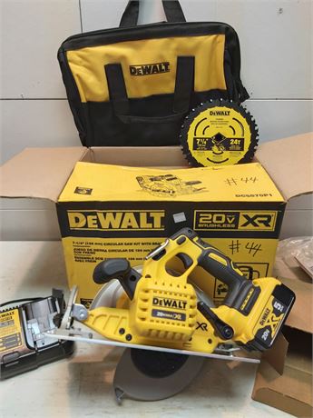 ​DEWALT 20V MAX XR 7-1/4" Brushless Circular Saw Kit 3