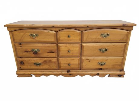 Vintage Pine 9-Drawer Dresser G