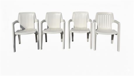 🪑 Lot of White Plastic Patio/Deck Chairs (Armchairs) G