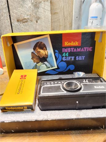 ​Vintage Kodak Instamatic 44 Gift Set DC