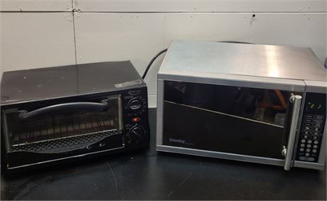 Kitchen Essentials Bundle: Microwave & Toaster Oven 7