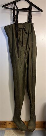 Green Nylon/PVC Chest Waders with Boots - Men's Size 10 - Waterproof Fishing 18