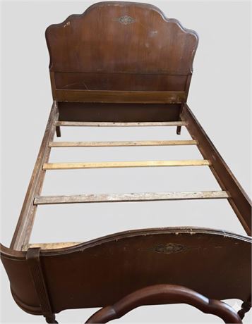 Vintage Dark Wood Full Size Bed Frame with Decorative Inlay G