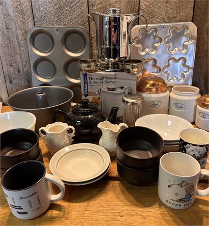 Vintage Cannisters, Baking Pans, Teapot & Mugs