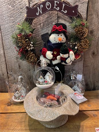 Vintage-Style Snowman Plush Trio & Winter Grapevine Noel Wreath Combo