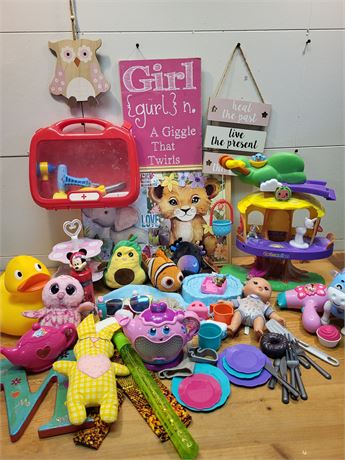 Kids' Toys, Plushies & Playroom Wall Decor