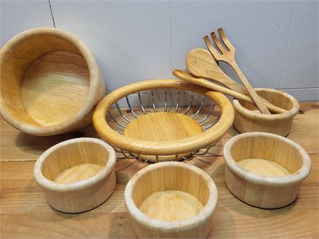 ​Vintage Wooden Salad Bowl Set with Wire Fruit Basket & Serving Utensils