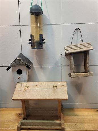 ​Rustic Wooden Bird Feeder & Birdhouse Garden Collection